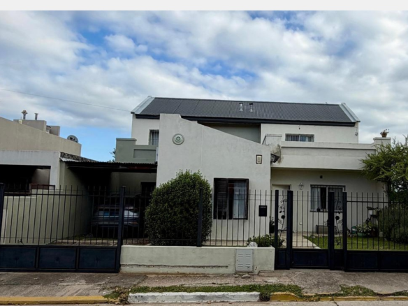 Casa – Barrio Portales del Sol
