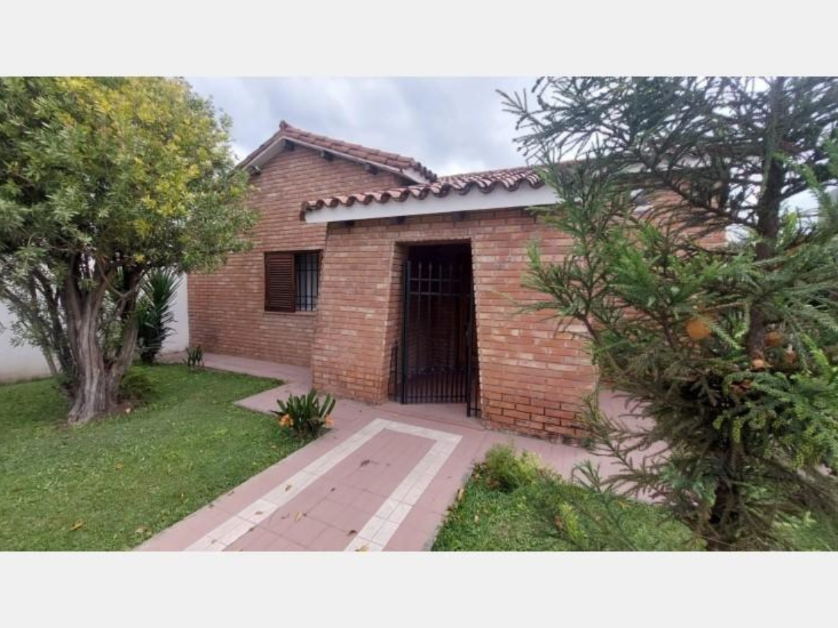 Casa – Calle Dr. Raúl Alfonsín – Alta Gracia 2 Casa – Calle Dr. Raúl Alfonsín – Alta Gracia