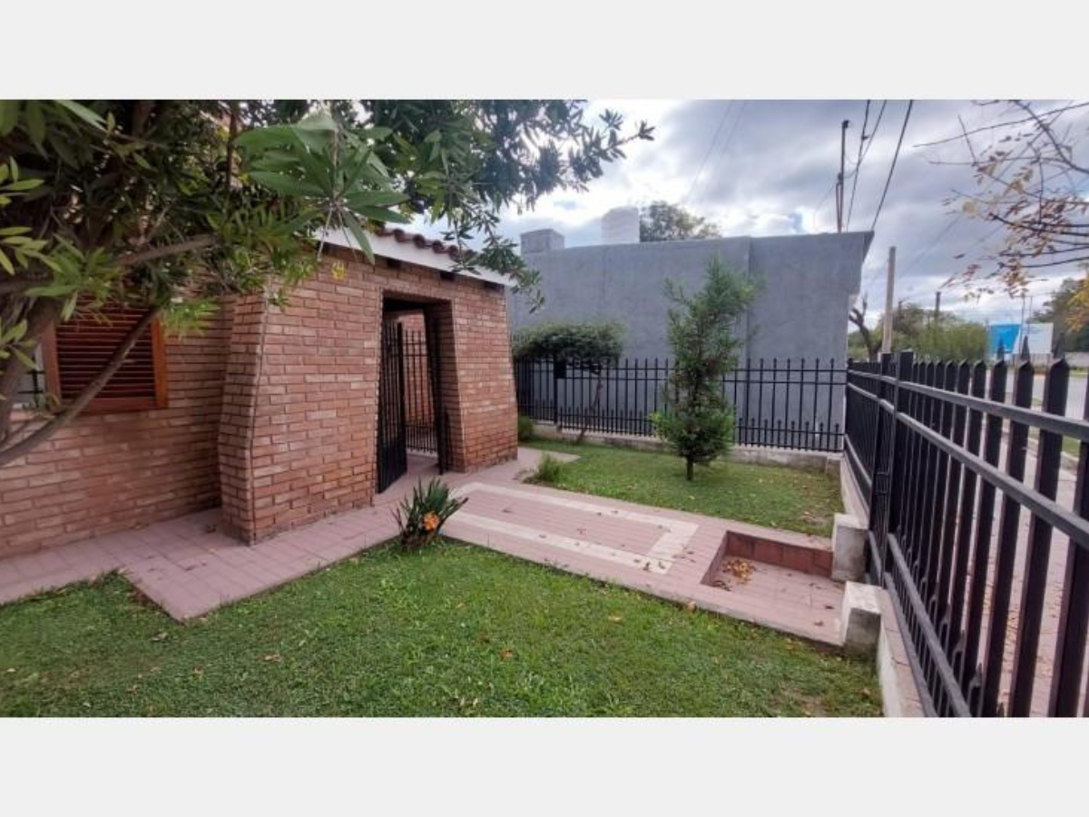 Casa – Calle Dr. Raúl Alfonsín – Alta Gracia 3 Casa – Calle Dr. Raúl Alfonsín – Alta Gracia