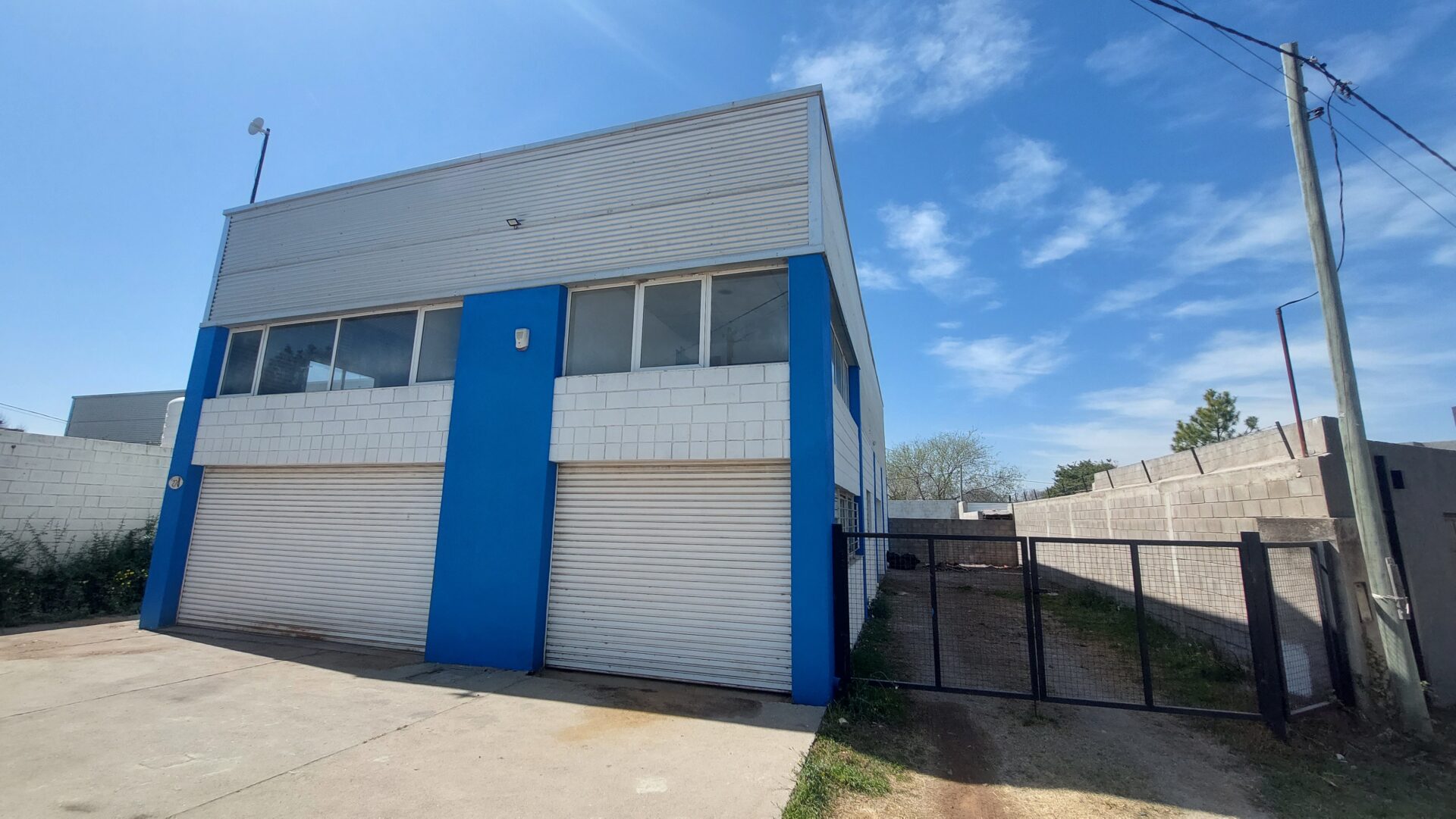 GALPÓN EN ALQUILER -Barrio Lalahenes-Alta Gracia.