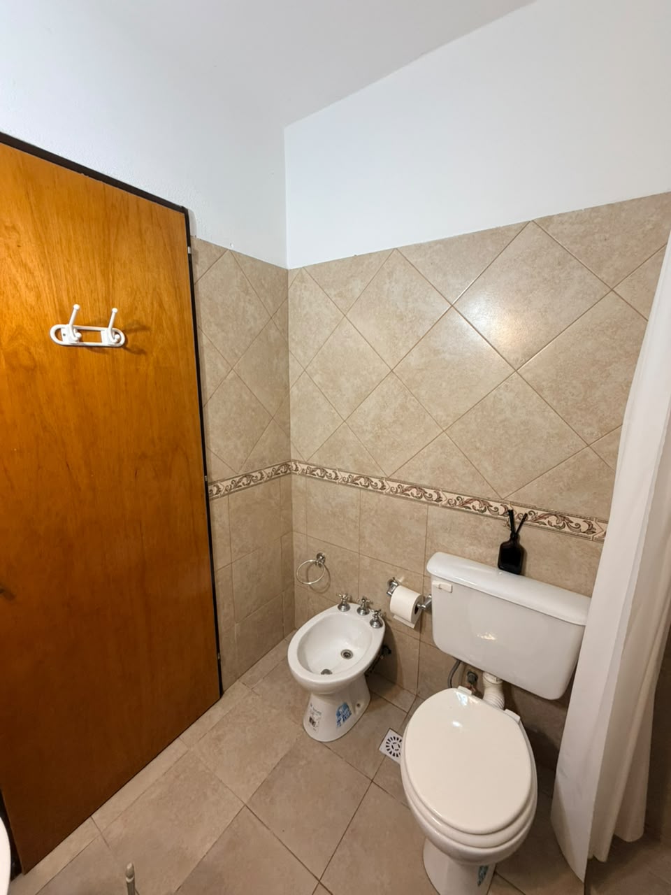 8a84dbb3-e167-483e-9c81-c4447dd13e49 DEPARTAMENTO EN ALQUILER-CALLE PARAGUAY-ALTA GRACIA.
