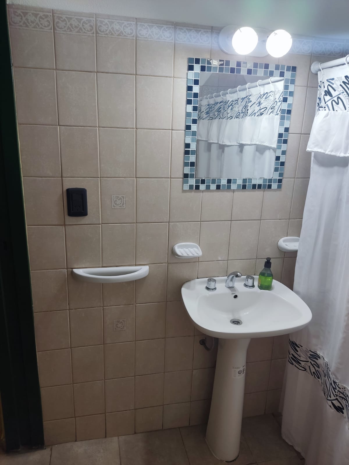 DEPARTAMENTO EN ALQUILER-CALLE VICENTE LOPEZ-ALTA GRACIA.