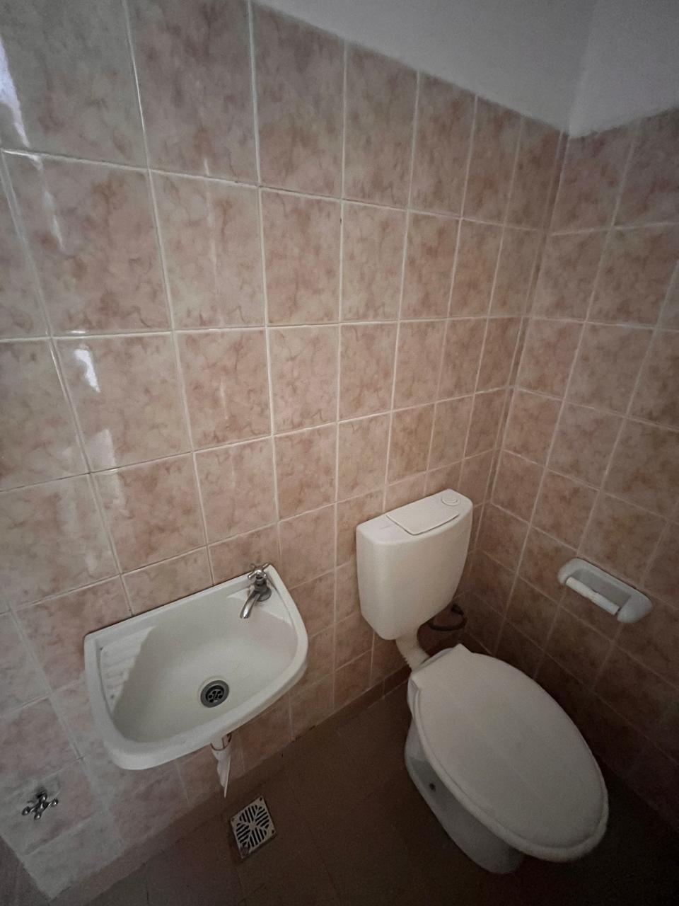 Local comercial-calle Paraguay-Alta Gracia.