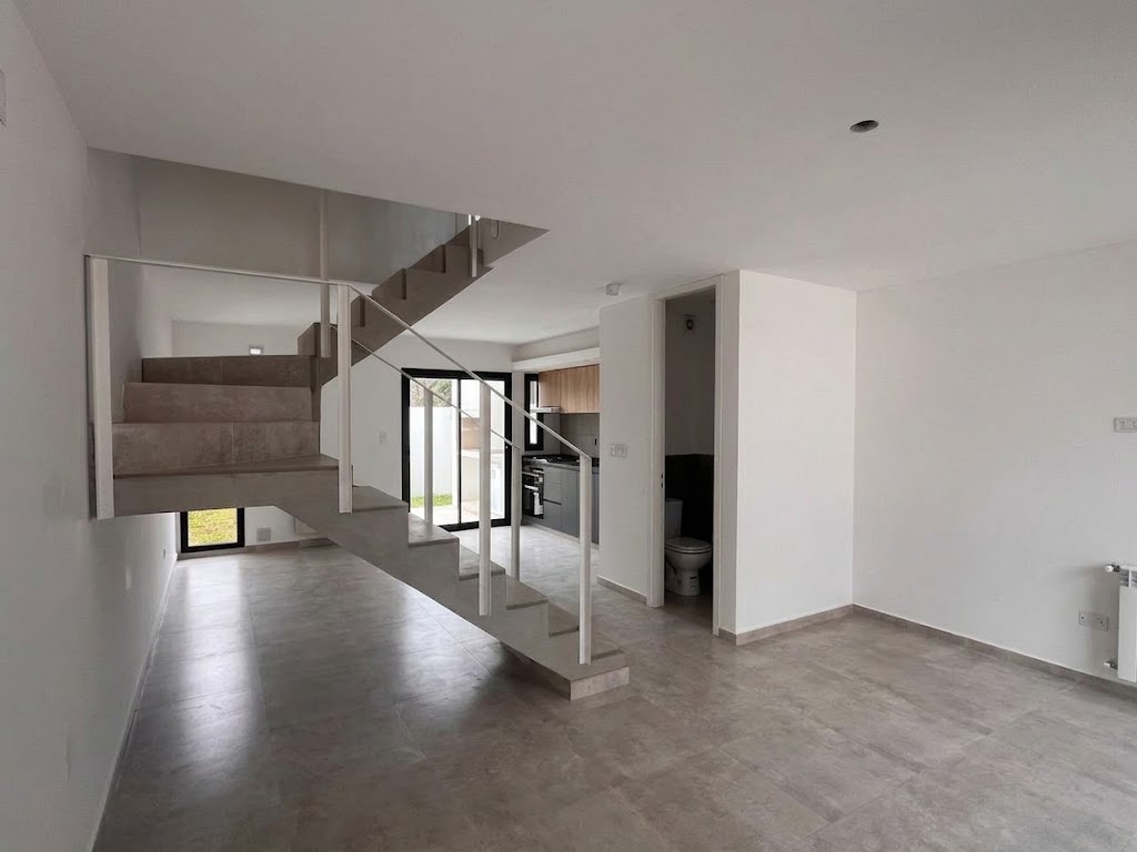 DÚPLEX EN ALQUILER – BARRIO PELLEGRINI – A ESTRENAR.
