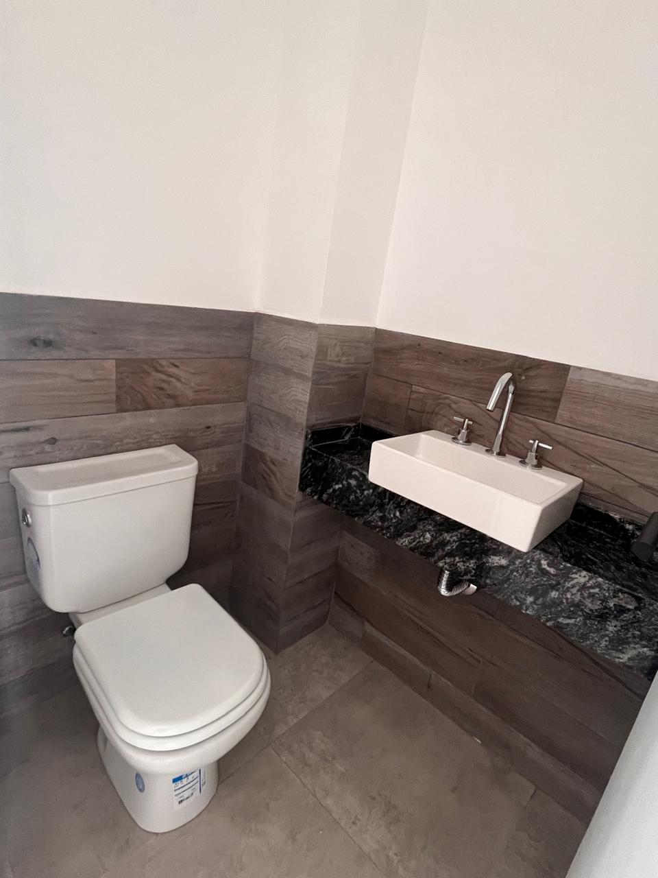 DÚPLEX EN ALQUILER – BARRIO PELLEGRINI – A ESTRENAR.