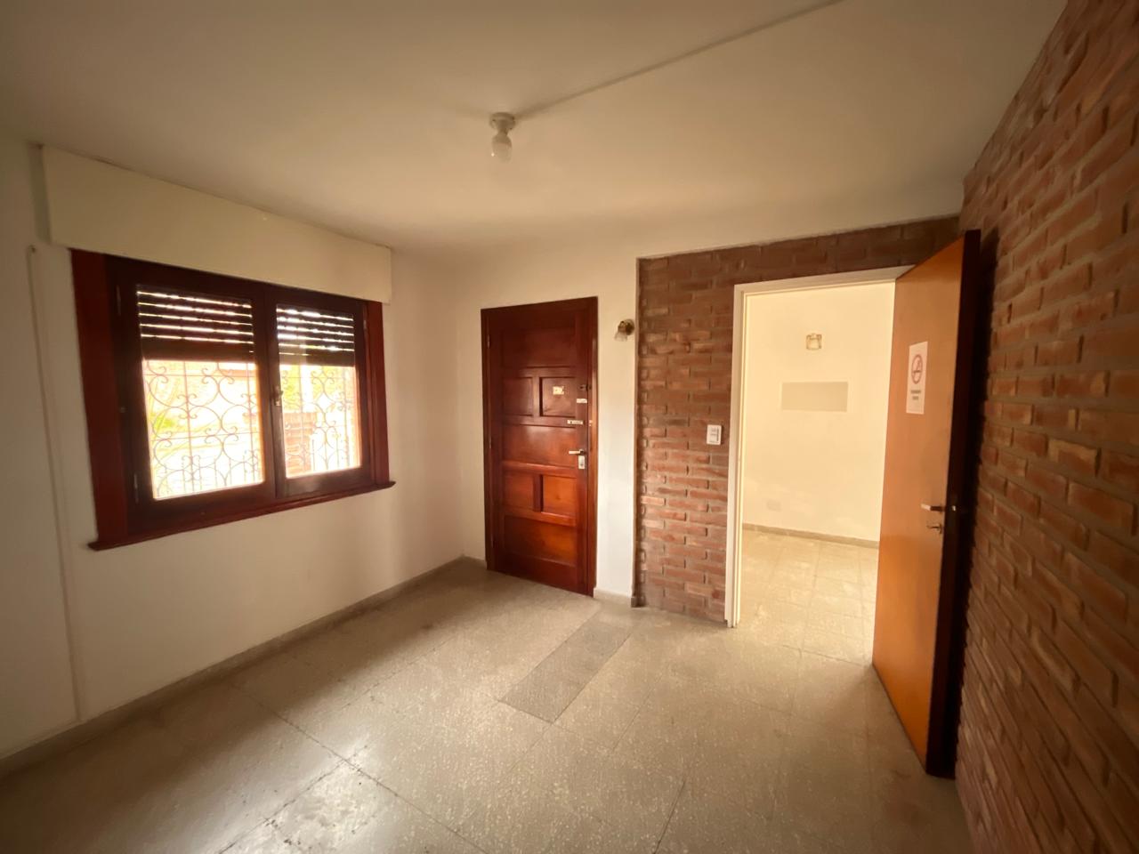 aecd13a7-238b-4e10-83ad-5bdd0c5d57b7 CASA EN VENTA-BARRIO PELLEGRINI.