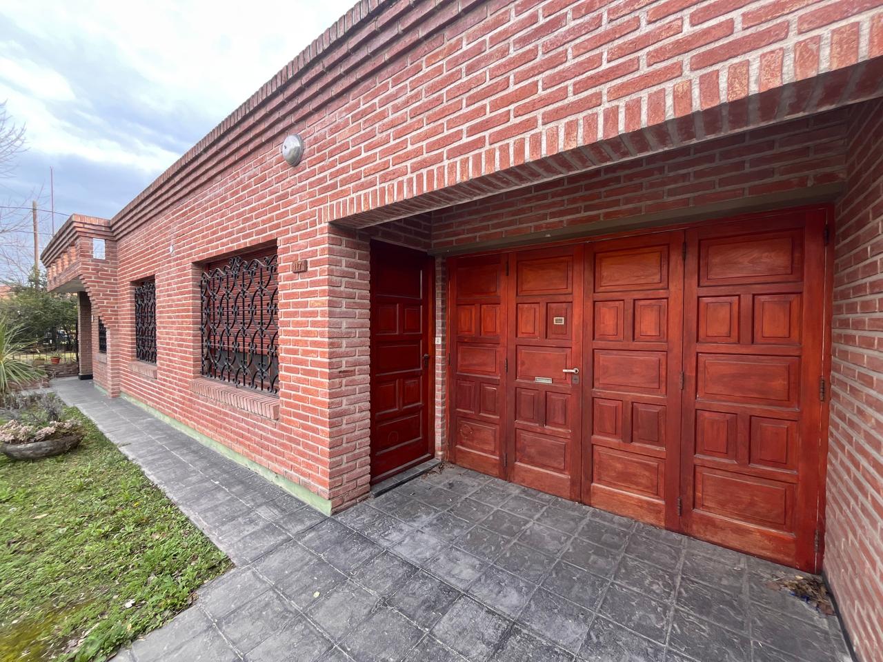 dc28964f-980c-459a-a34e-f320442c5b7f CASA EN VENTA-BARRIO PELLEGRINI.