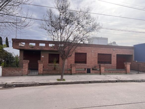 CASA EN VENTA-BARRIO PELLEGRINI.